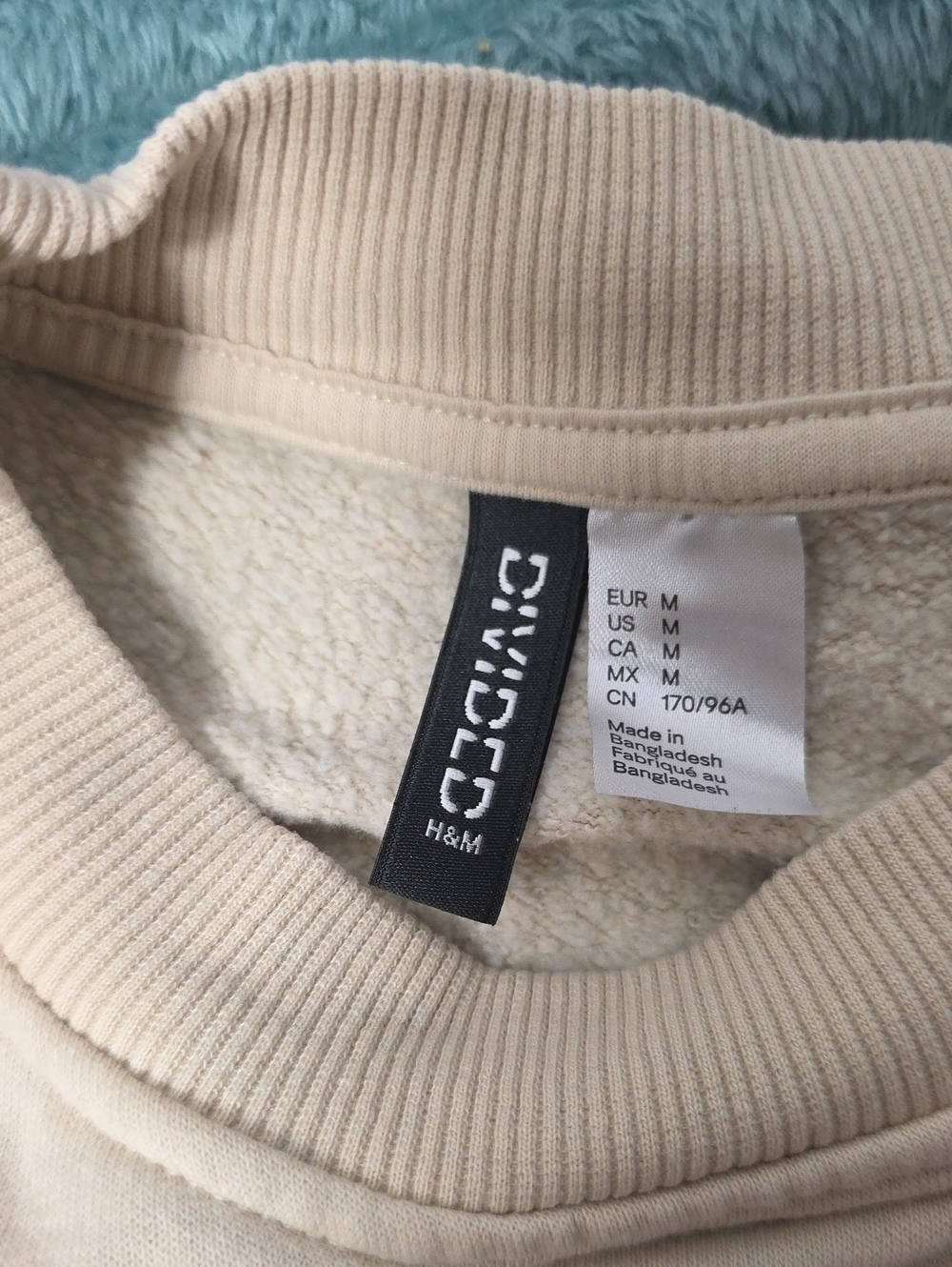 H&M Cream Crewneck Sweater with Austin Graphic - Picture 2 of 3